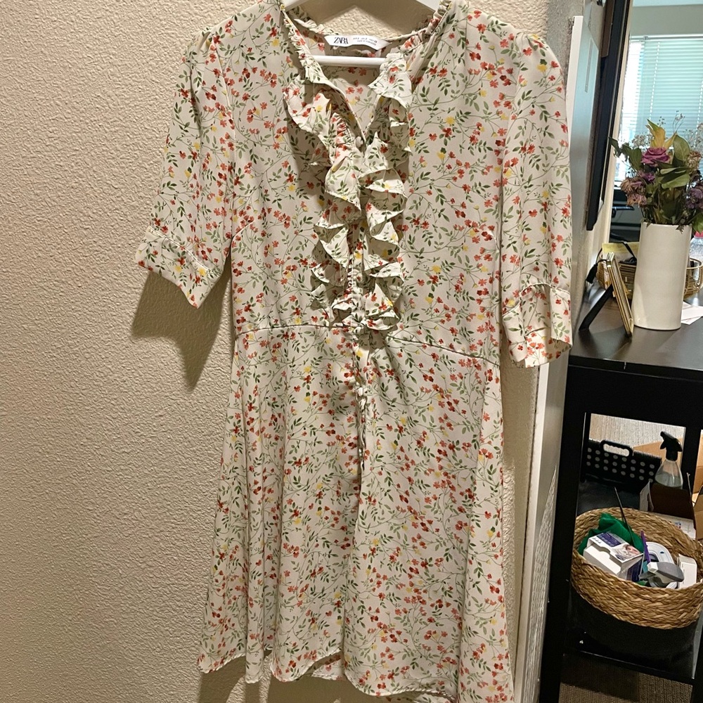 Zara Floral Print Dress. Women’s Size Small.
